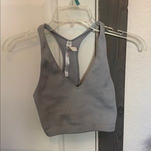 gray workout top